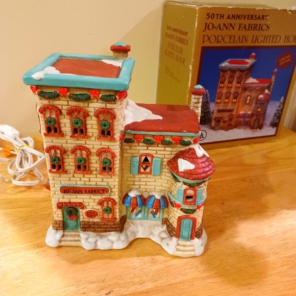 1993 Lighted Village Porcelain House JO-ANN FABRICS 50TH Anniversary Limited Edi - Picture 8 of 11